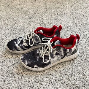 Strike Mvmnt women’s haze trainers, tie dye.  Size 8.5